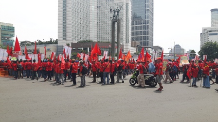 Buruh Padati Thamrin, TransJakarta Koridor II Dialihkan