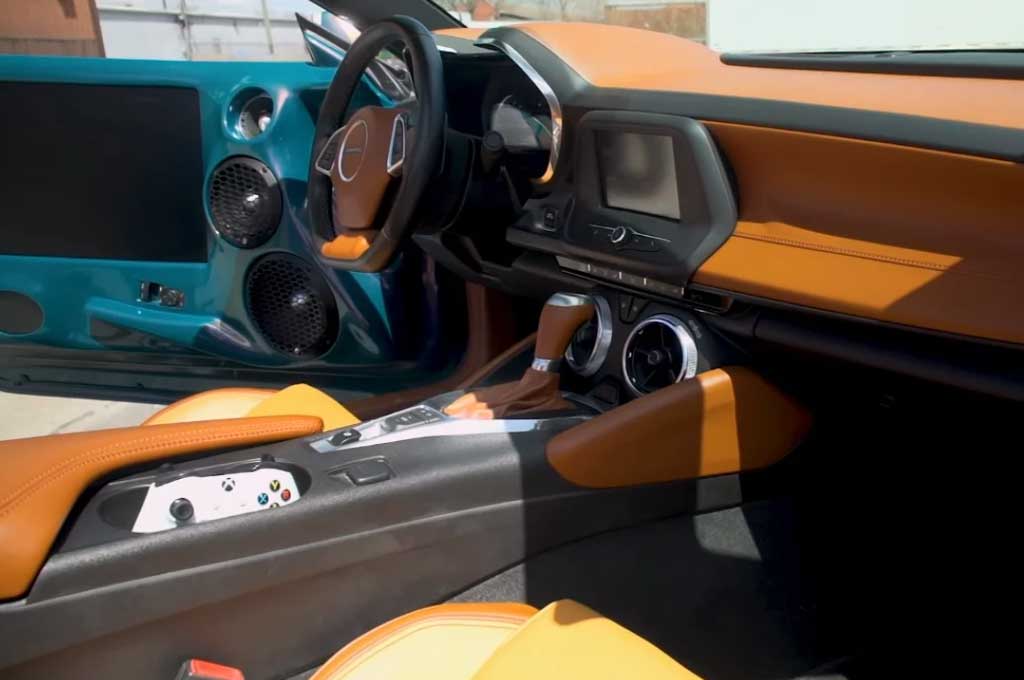 Camaro Convertible Anti-Mainstrean dengan Pelek Besar