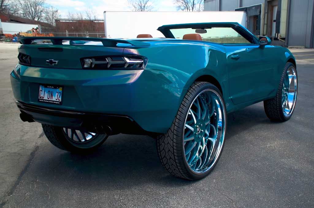 Camaro Convertible Anti-Mainstrean dengan Pelek Besar