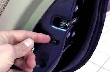 Child Safety Lock Mobil, Pengaman Si Kecil Saat Duduk di Belakang