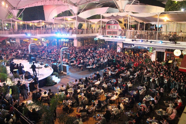 Kemeriahan Malam Pergantian Tahun di Summarecon Mal Bekasi