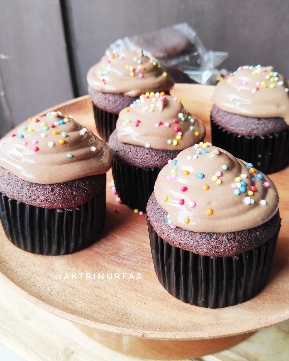 Cupcake brownies kukus. Foto Instagram @aktrinurfaa