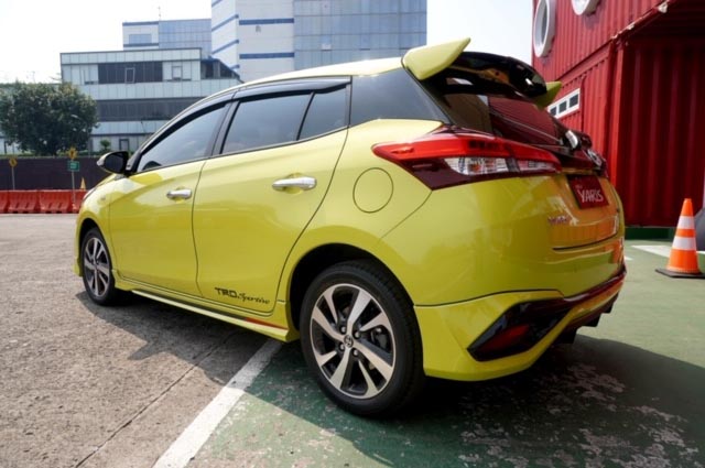 New Toyota Yaris Bersolek Tipis