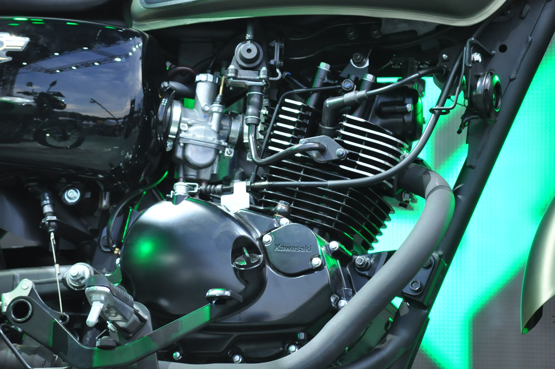 Kawasaki Lengkapi W-Series dengan W 175