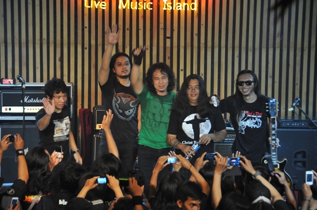 Konser Boomerang dan Power Slaves, Rock n Roll Tak Ada Matinya