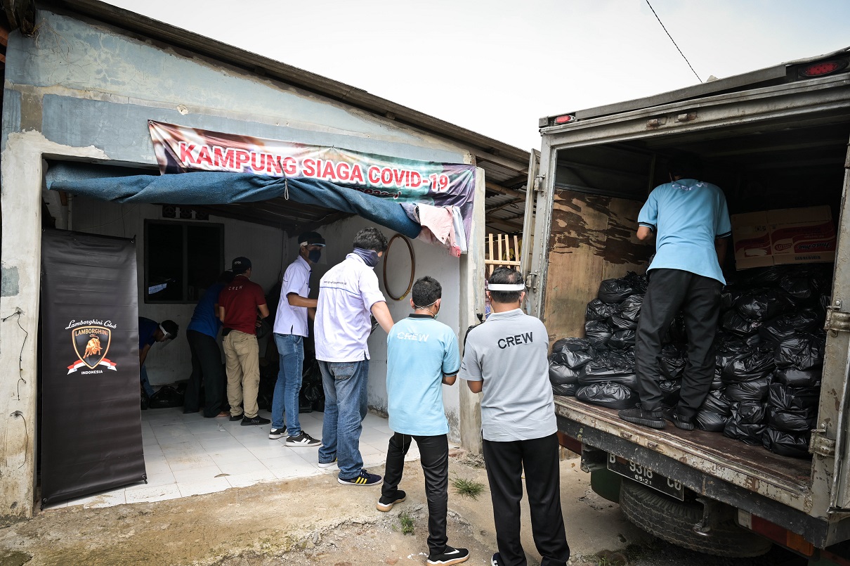 LCI Bagikan Ribuan Paket Sembako kepada Masyarakat