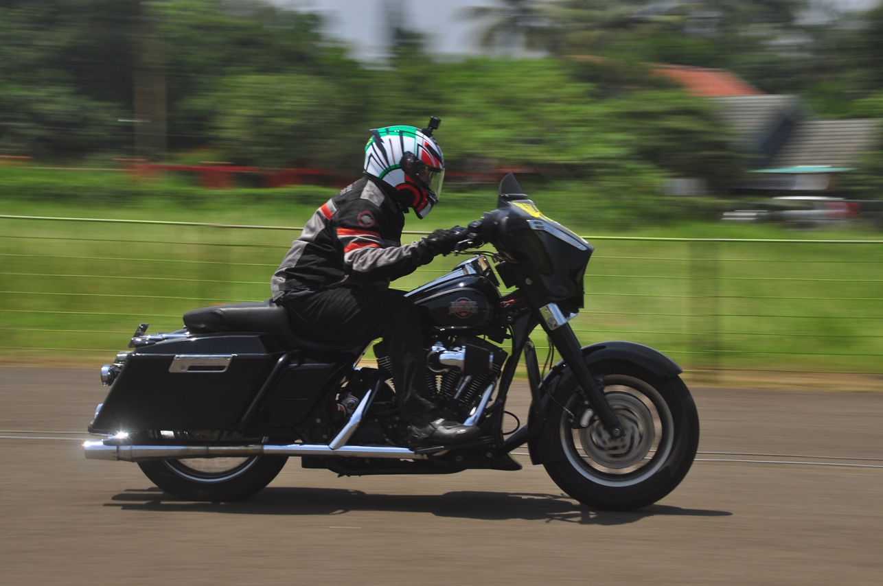 Adu Balap Lurus Moge di Drag Wars