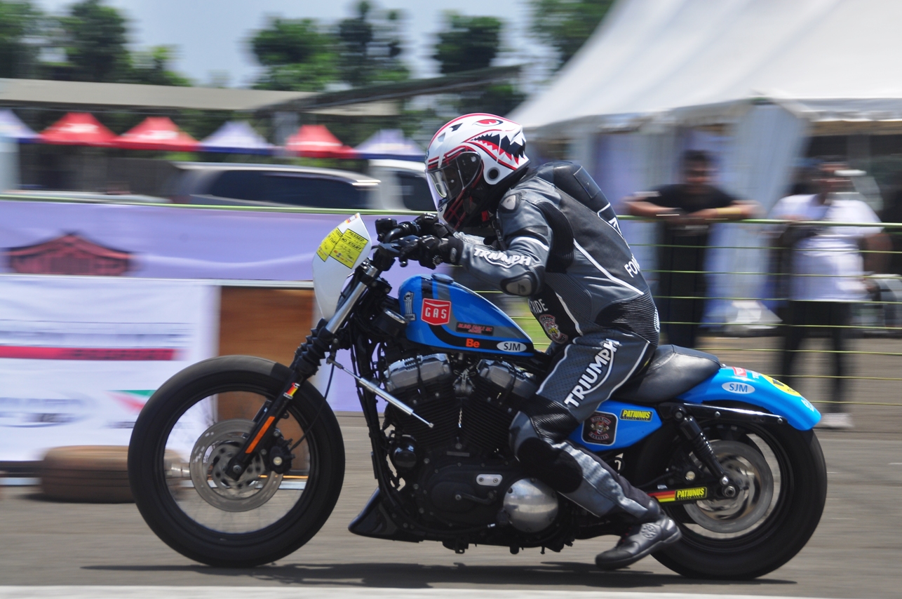 Adu Balap Lurus Moge di Drag Wars