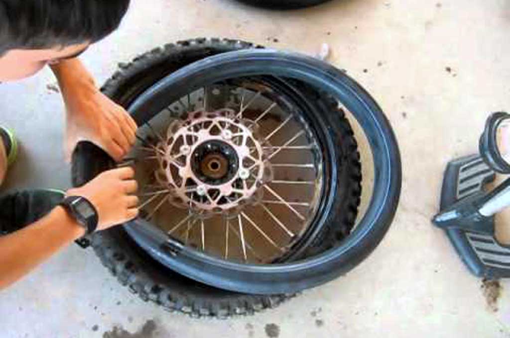Kenali Ciri Ban Dalam Tak Layak Pakai