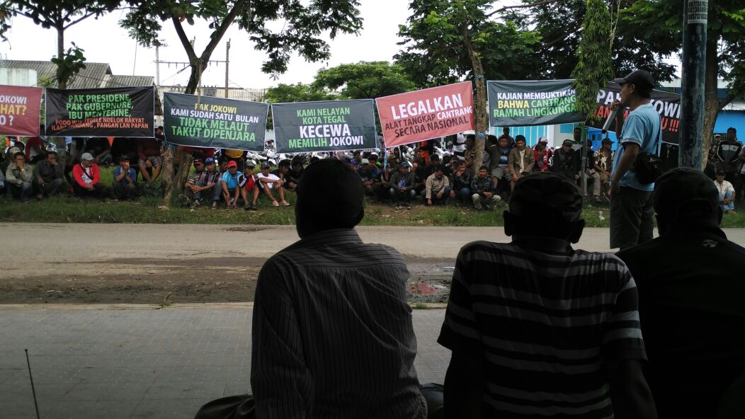 Protes Larangan Cantrang, Nelayan Tegal Blokir Pintu Masuk Pelabuhan