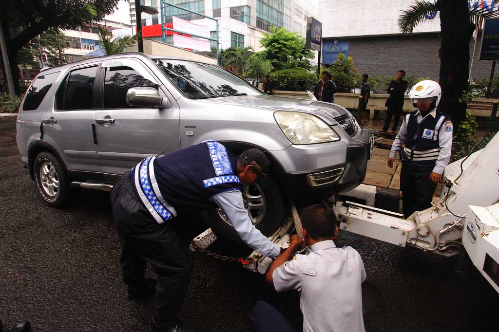 Menderek Mobil Matic, Begini Cara Paling Aman