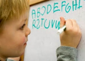 Kenali Tanda-tanda Disleksia pada Si Kecil