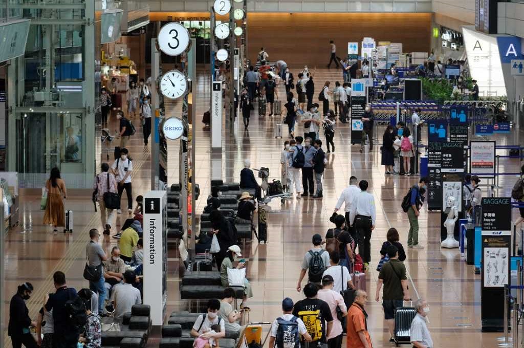 Aktivitas di bandara Haneda di Tokyo, Jepang, 25 Juli 2020. (AFP)