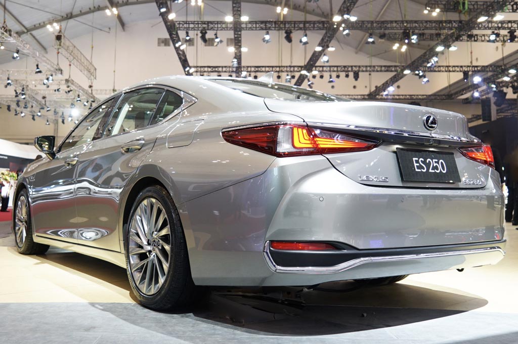 Lexus ES 250 Meluncur Seharga Rp1,1 Miliar