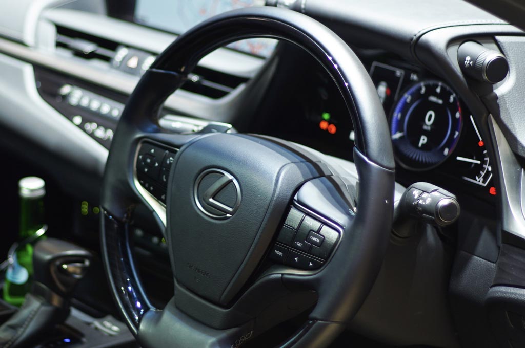 Lexus Es 250 Meluncur Seharga Rp1 1 Miliar Medcom Id