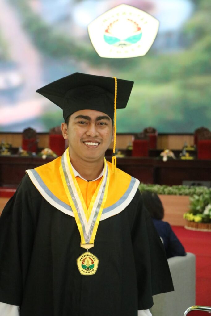 Dari Tukang Foto Copy Hingga Jadi Sarjana Komputer Unej Berkat KIP Kuliah