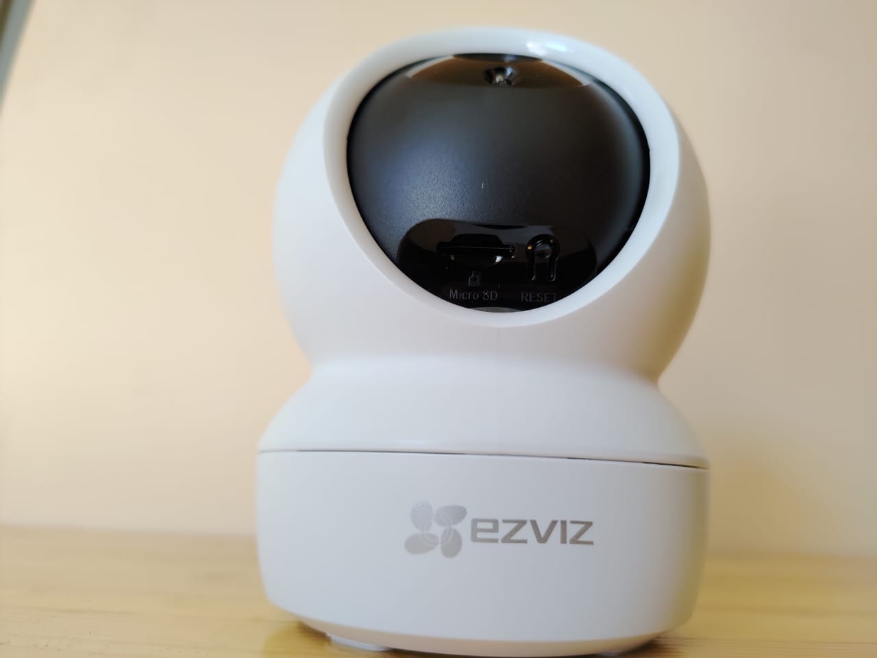 Ezviz C6N, Kamera CCTV Indoor Canggih, Murah, Mudah Dipasang