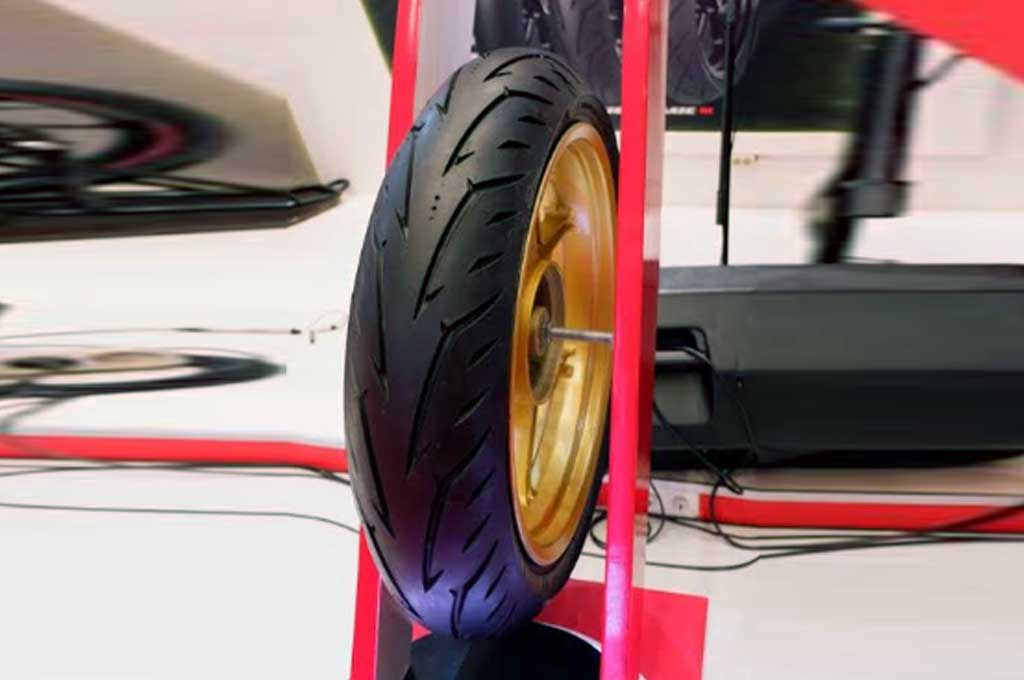 FDR Kenalkan Ban Radial Blaze RS dan Blaze RX di IIMS 2019