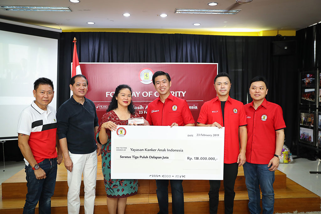 FOCI Ajak Anak-Anak YKAKI Berkeliling dengan Ferrari