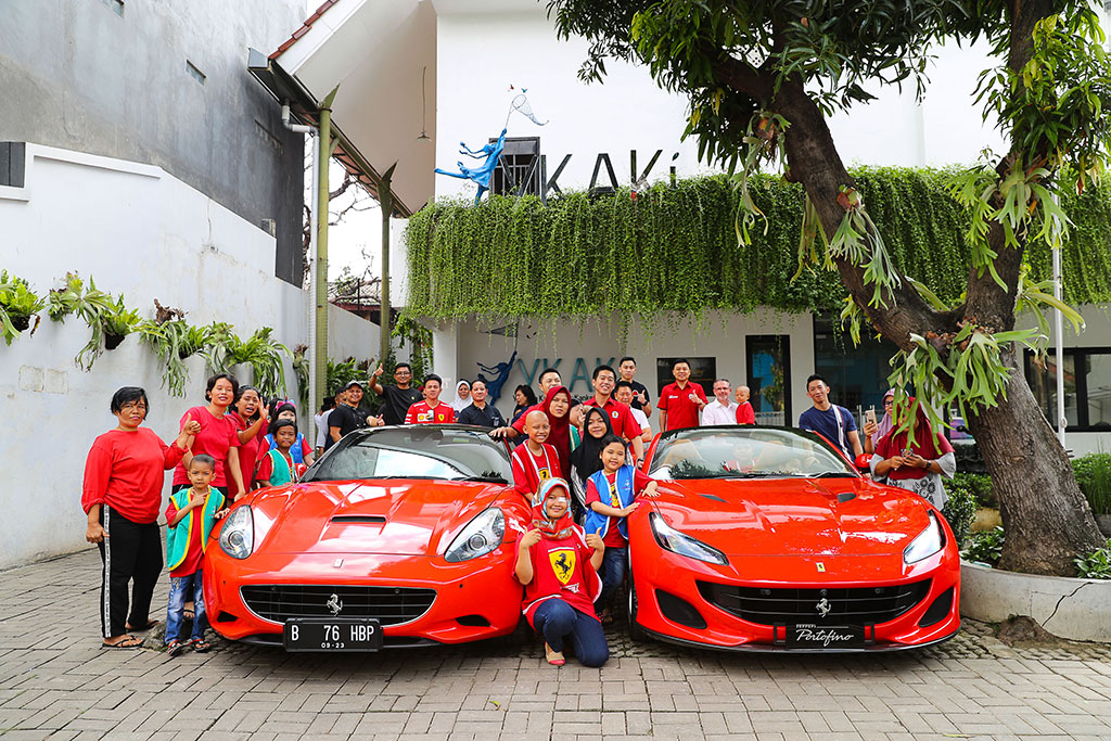 FOCI Ajak Anak-Anak YKAKI Berkeliling dengan Ferrari