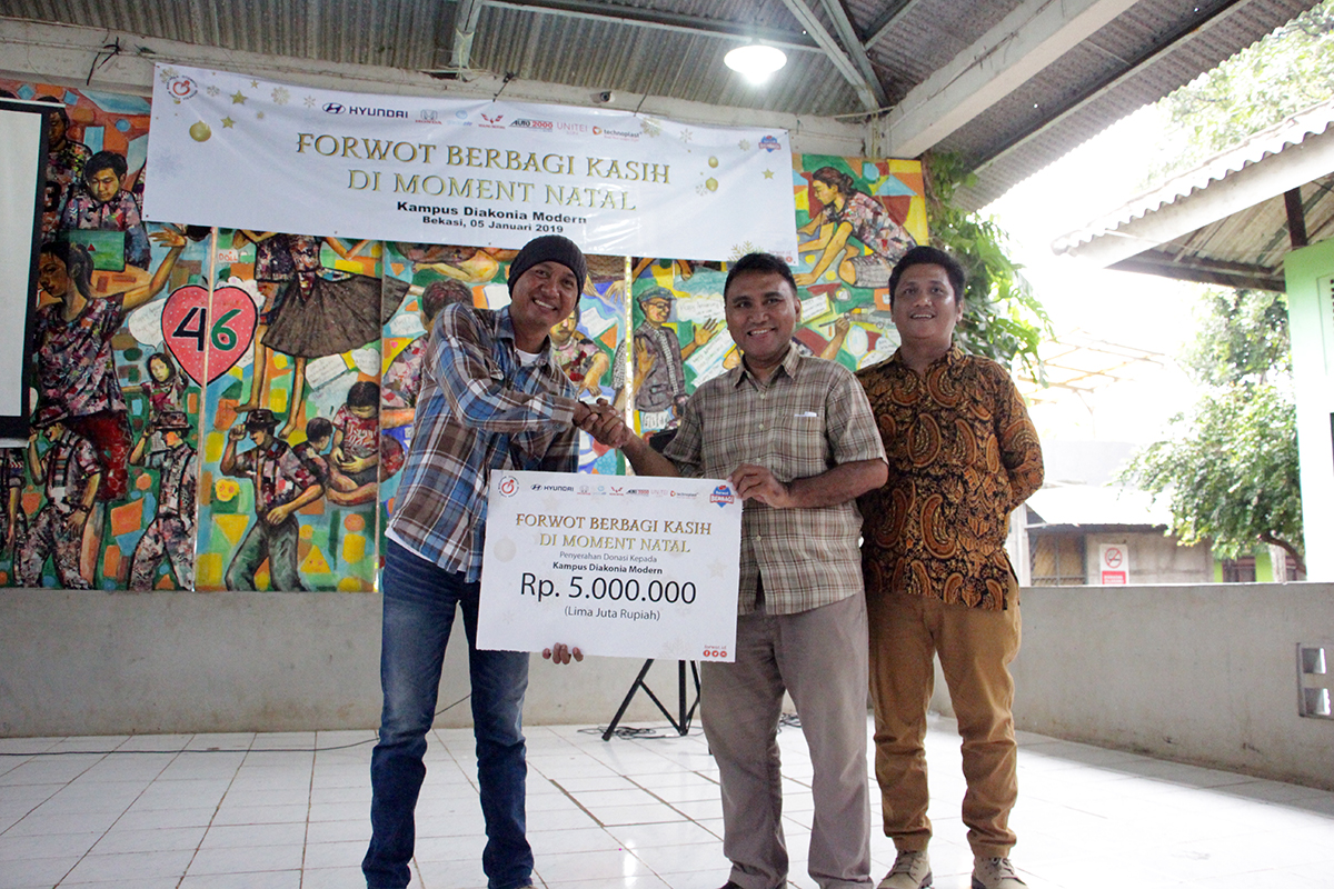 Forwot Bantu Anak Panti Asuhan di Momen Natal dan Tahun Baru,