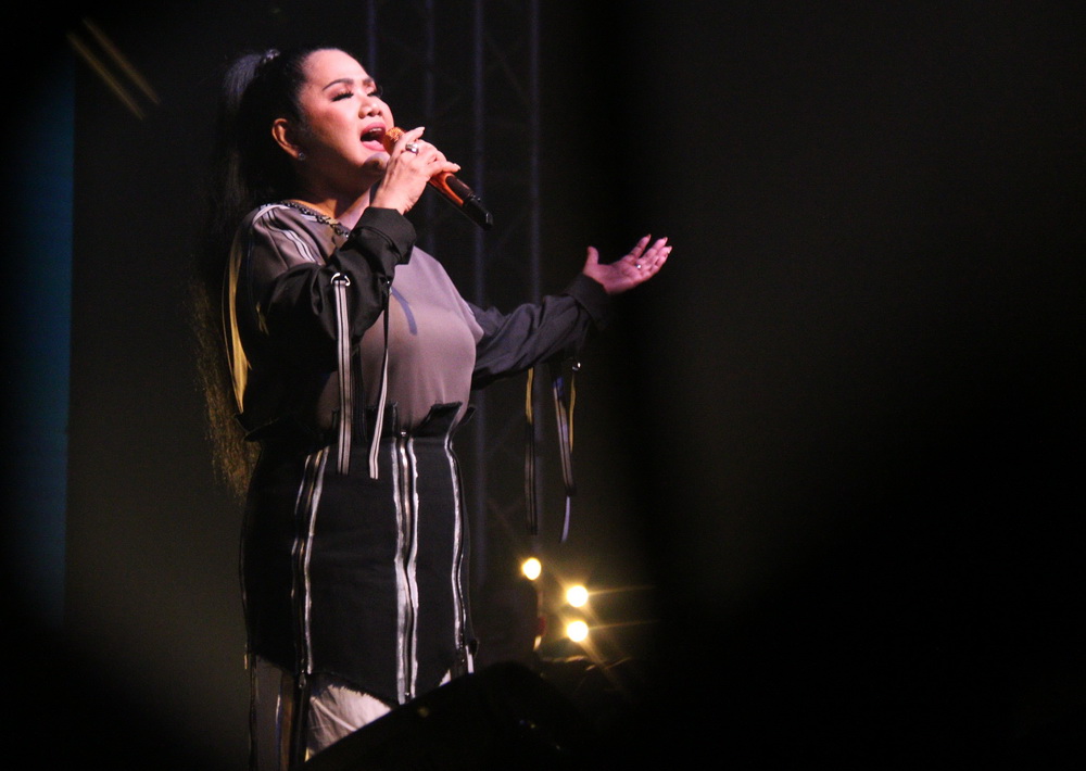 Nuansa Nostalgia dalam Konser Bebas: Pesta 90-an