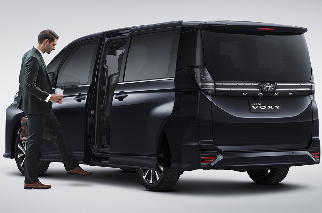Baby Alphard All New Toyota Voxy Tampil Serba Baru