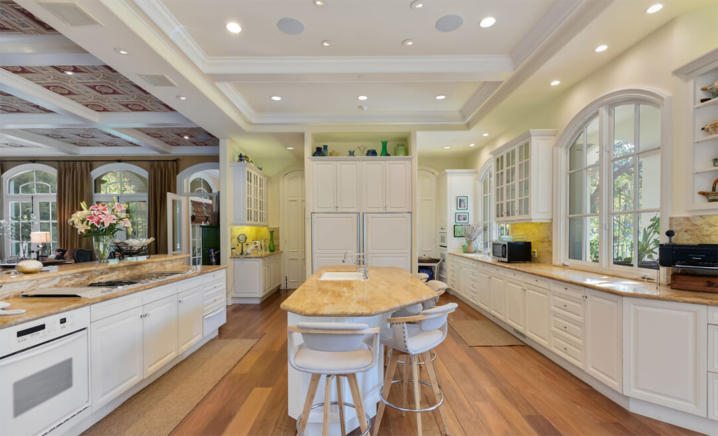 Gene Simmons Jual Rumah Mewahnya Seharga Rp323 Miliar