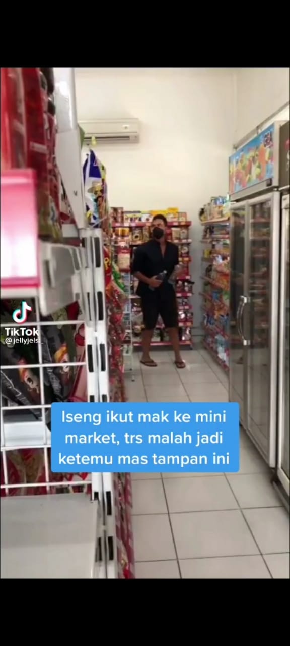 Viral di TikTok, Cewek Ini ‘Meleleh’ Lihat Pria Pemungut Sampah di Minimarket