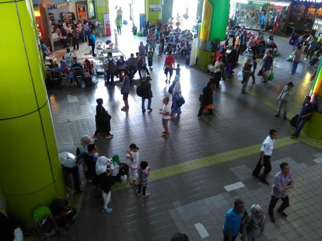 Pemudik Tujuan Yogyakarta dan Solo Masih Mendominasi Stasiun Gambir