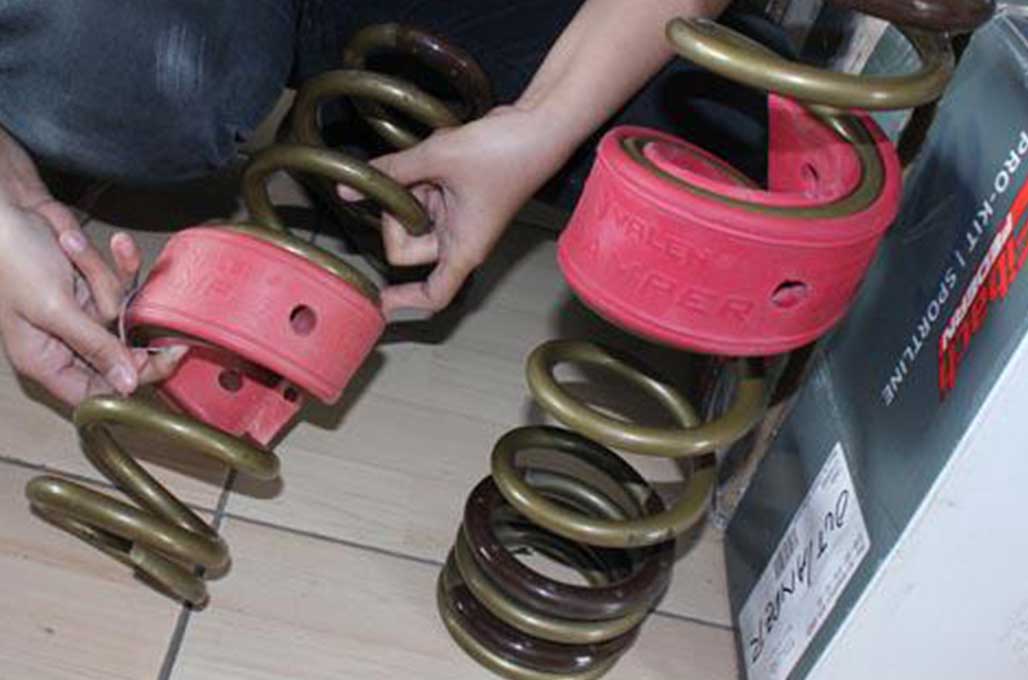 Pasang Ganjal Karet Per Sigra, Cegah Ban Gesrot ke Fender
