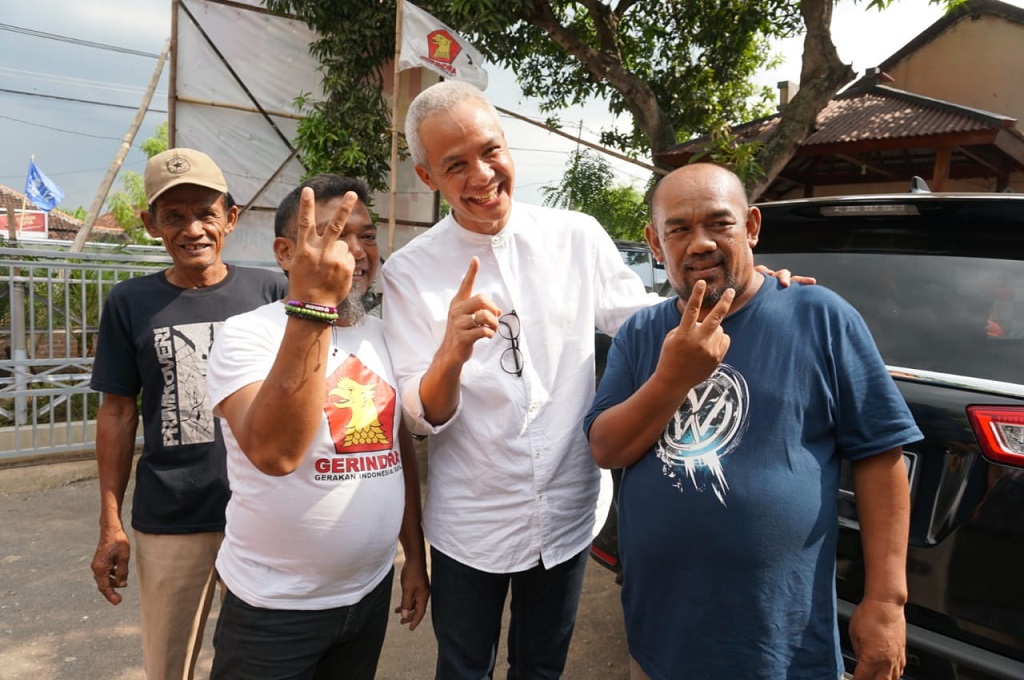 Tawa Riang Ganjar Pranowo Kunjungi Rumah Adik Sudirman Said