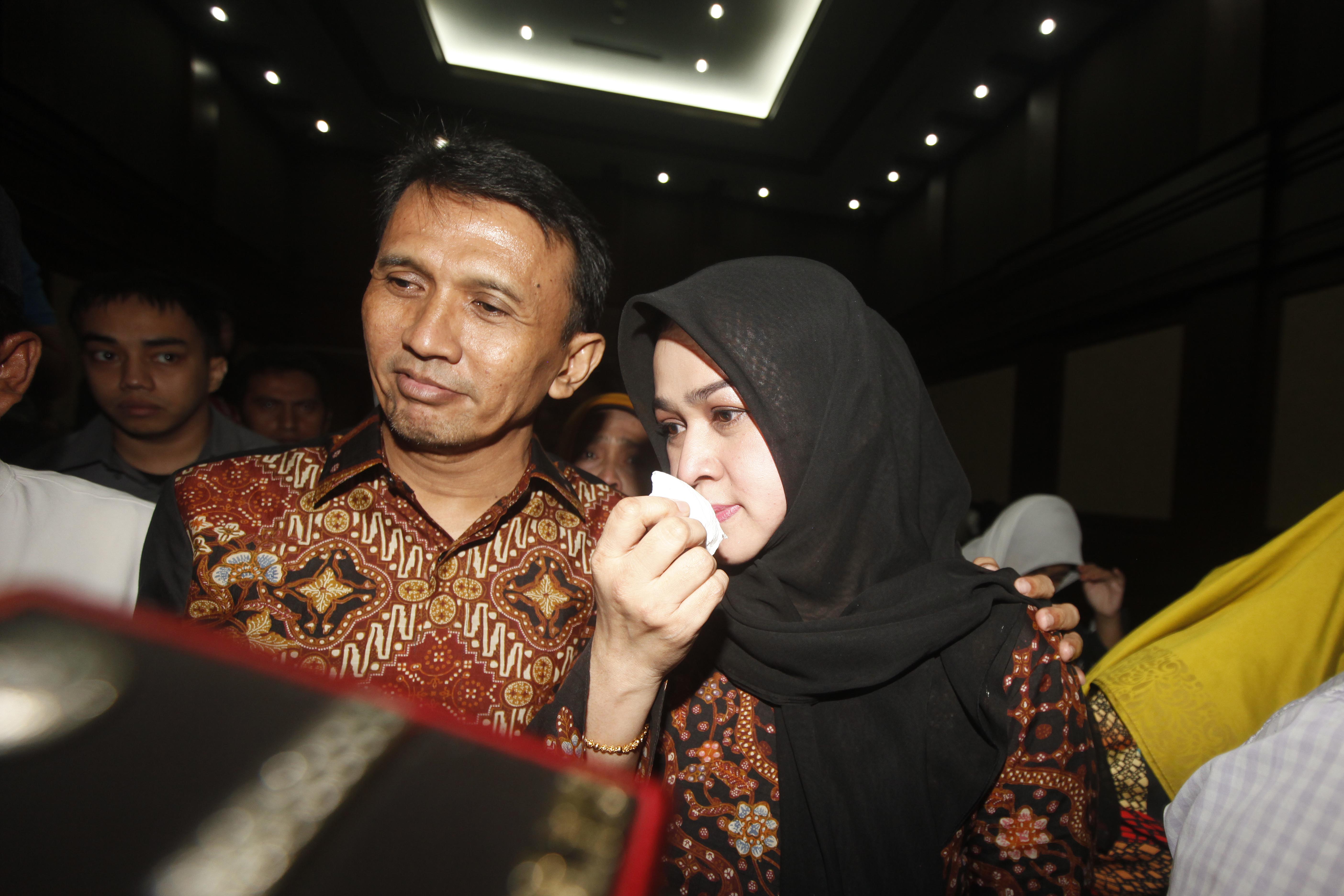 Istri Pertama Bawakan Alquran dan Buku Buat Gatot