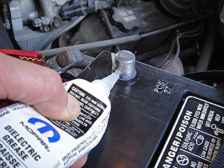 Trik Mudah Bongkar Pasang Kabel Aki Mobil