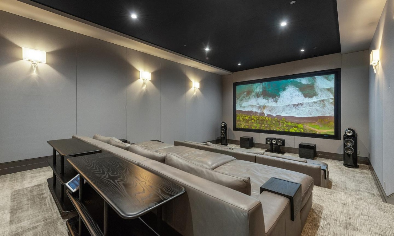 Punya Sauna hingga Bioskop, Rumah Mantan Bos Facebook Dijual Rp391 Miliar