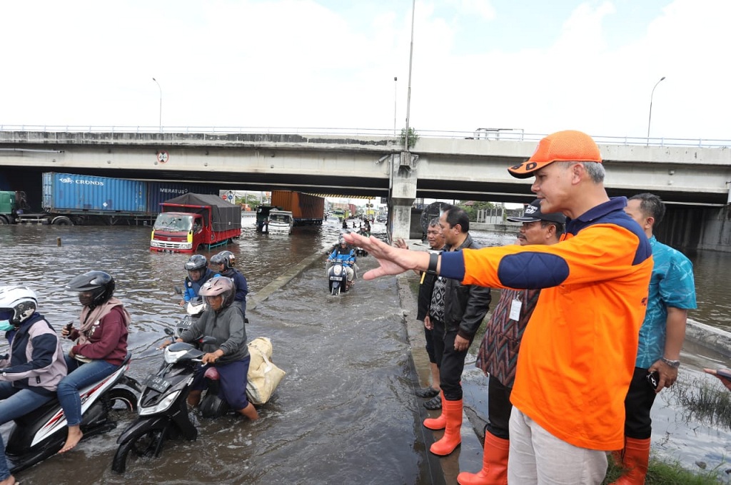 Belasan Pompa Air Disiagakan di Lokasi Banjir di Semarang