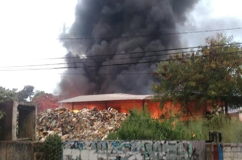 Gudang Pengolahan Plastik di Bogor Terbakar