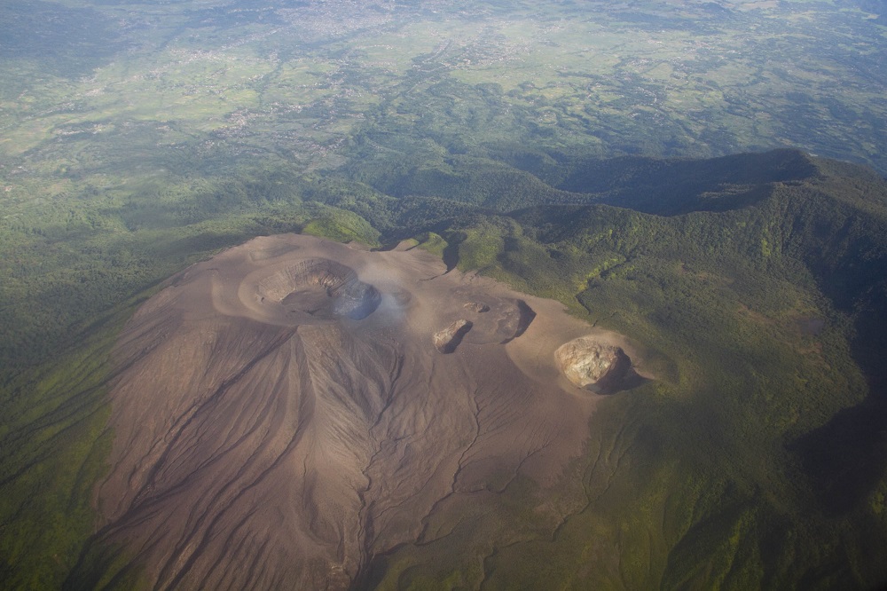 Pendaki dari Padang Jatuh di Gunung Marapi
