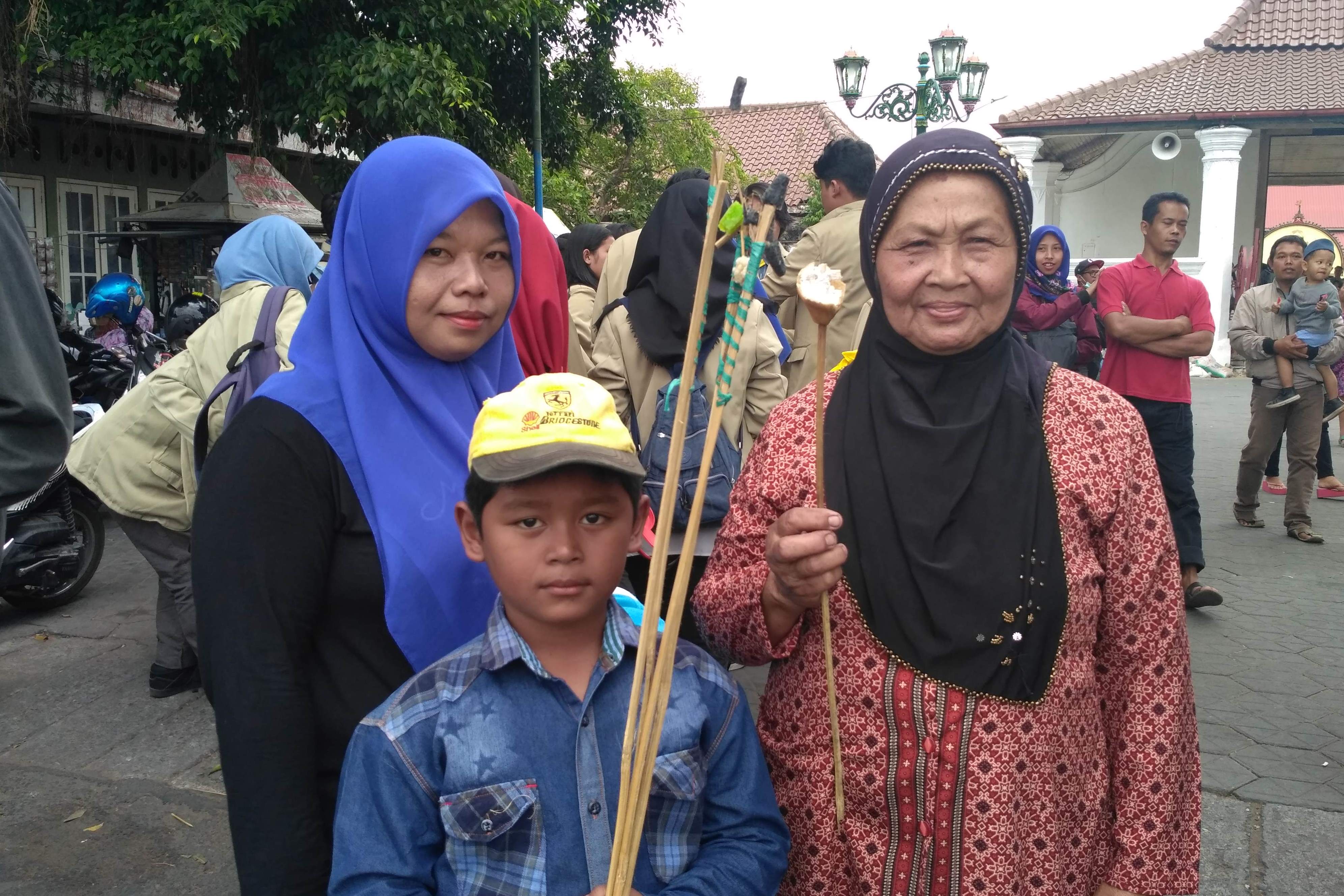 <i>Gunungan Grebeg</i> Dipercaya Lancarkan Rejeki dan Panjangkan Umur