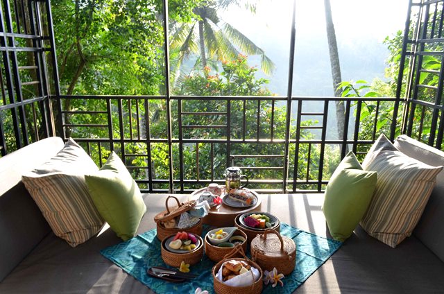Sarapan di Atas Ketinggian Hutan Bali
