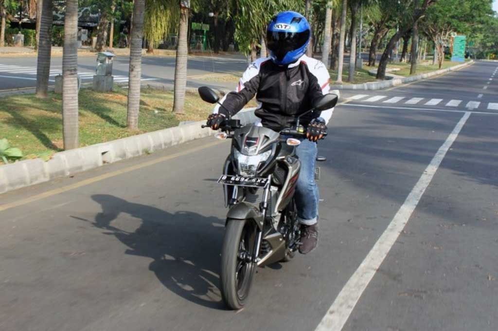 Pahami Teknik Mengenggam Setang Motor yang Benar