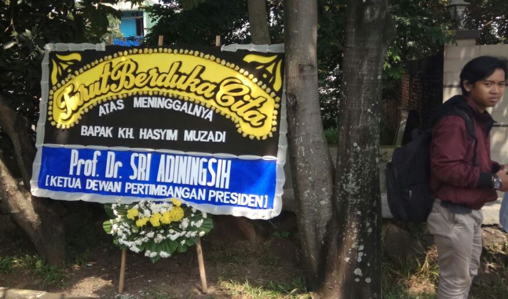 Peristirahatan Terakhir K.H. Hasyim Muzadi di Depan Masjid Al-Hikam