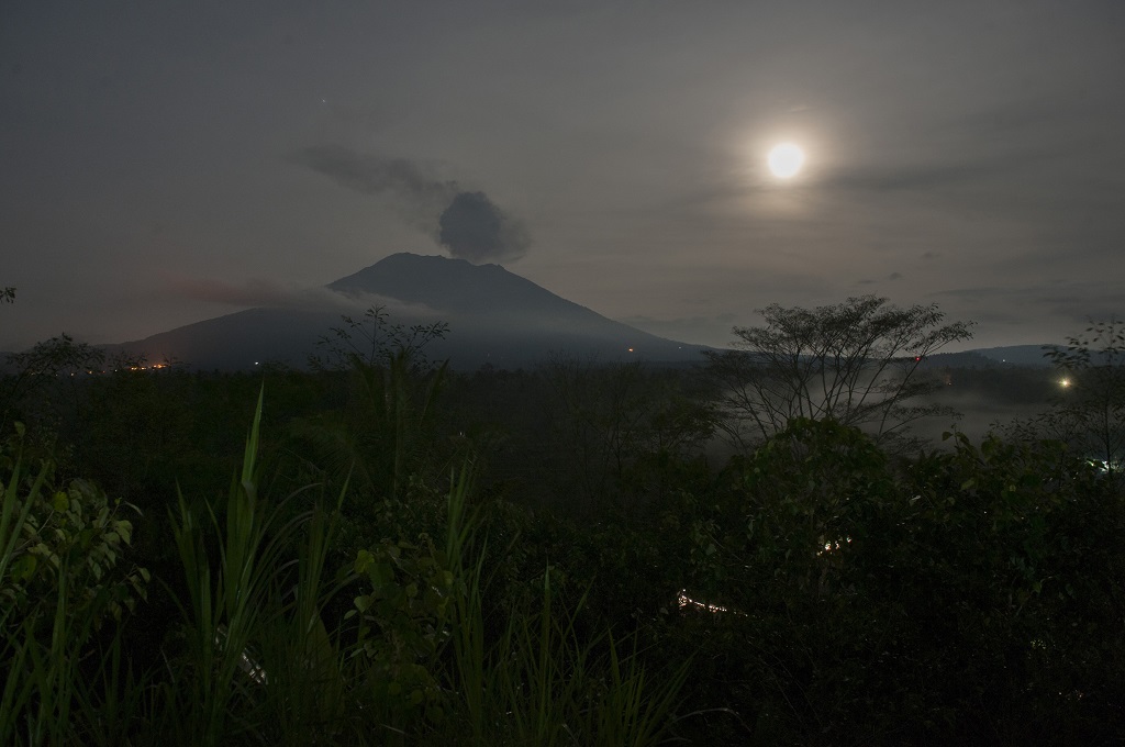 Sisi Lain Erupsi Gunung Agung