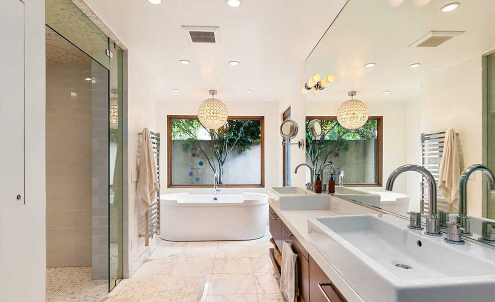 Chris dan Liam Hemsworth Jual Rumah di Malibu Rp71 Miliar