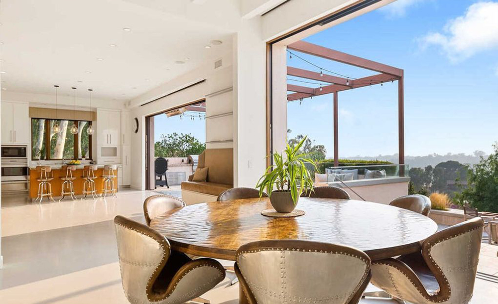 Chris dan Liam Hemsworth Jual Rumah di Malibu Rp71 Miliar
