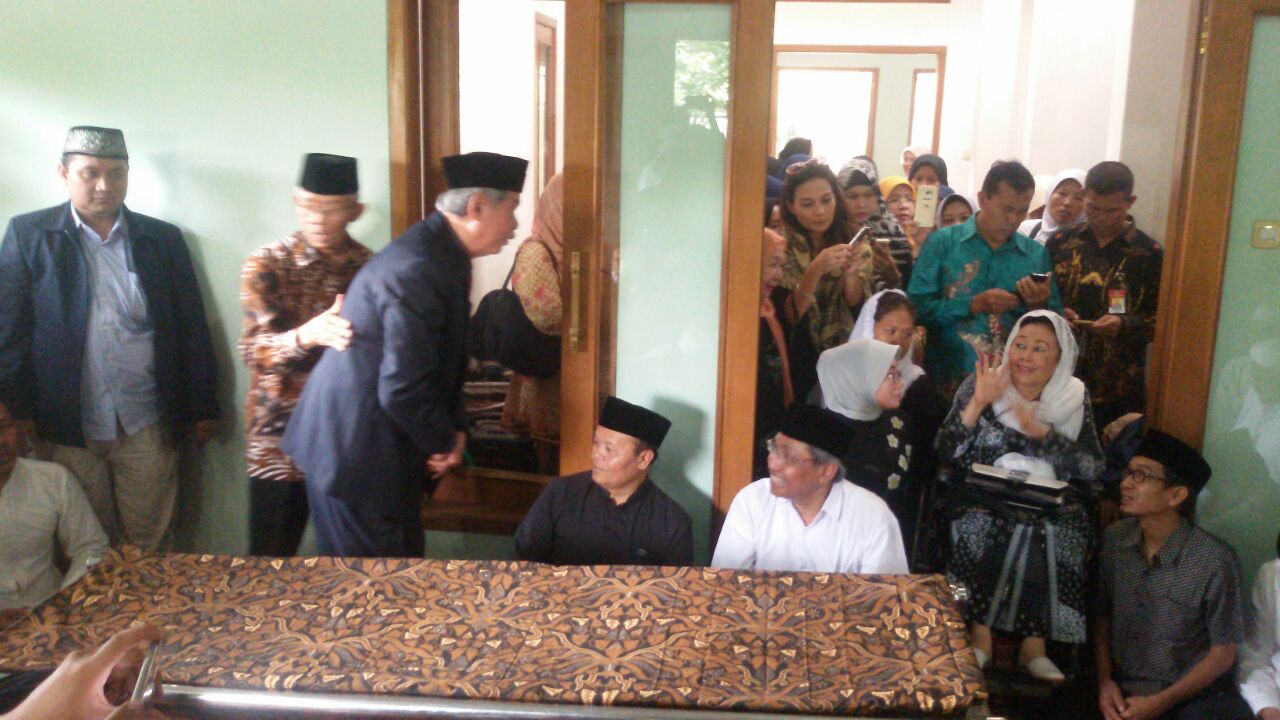 Rizieq Shihab Melayat ke Rumah Kiai Hasyim