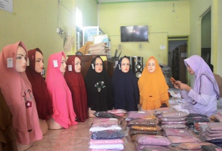 Pembuat Hijab Instan Kebanjiran Order