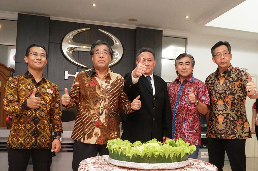 Hino Tancap Gas di Awal 2018
