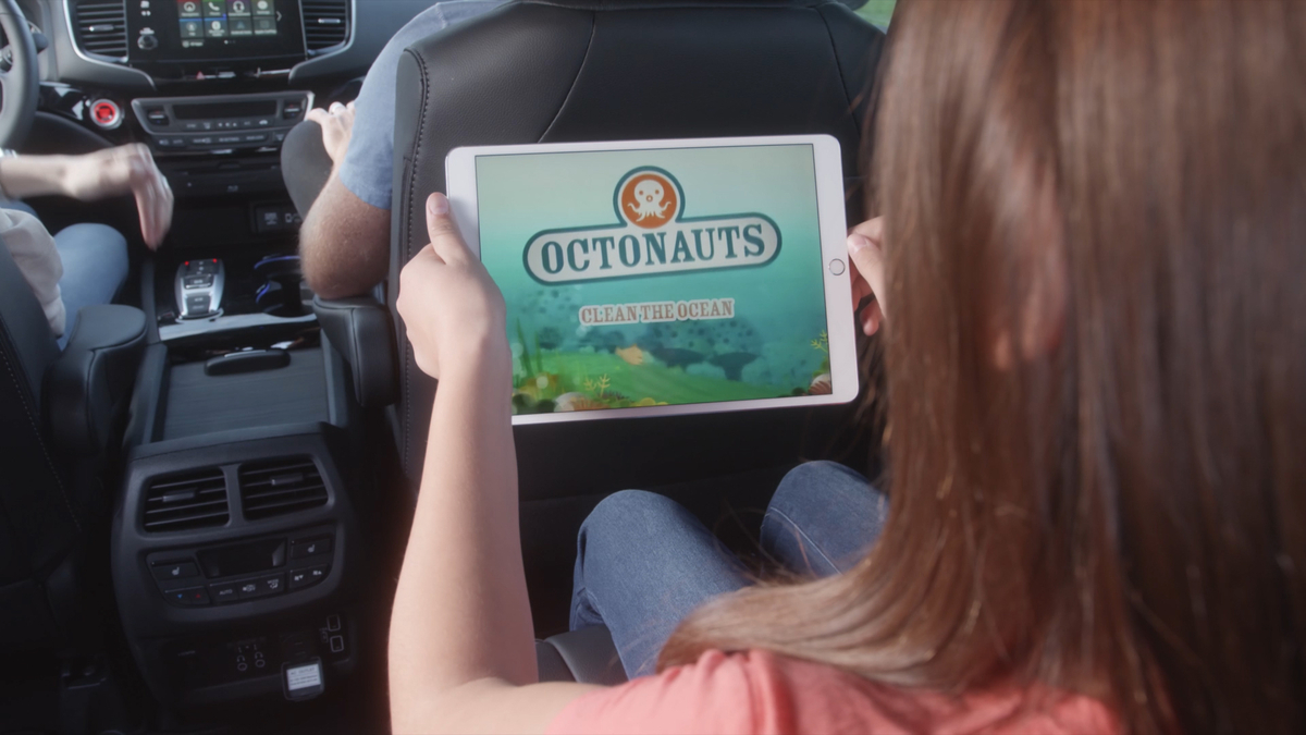 Headunit Mobil Kini Bisa Buat Ragam Transaksi Online
