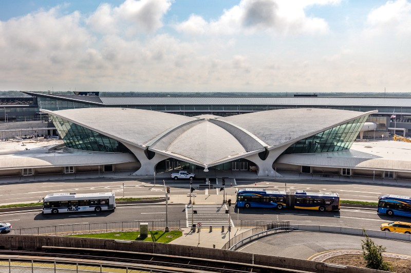 Mengintip Hotel Futuristik Bekas Terminal di Bandara JFK